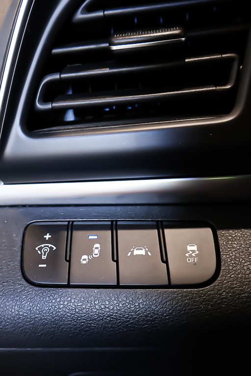 2020 Hyundai Elantra PREFERRED + ENSEMBLE SUN & SAFETY in Terrebonne, Quebec - 20 - w1024h768px