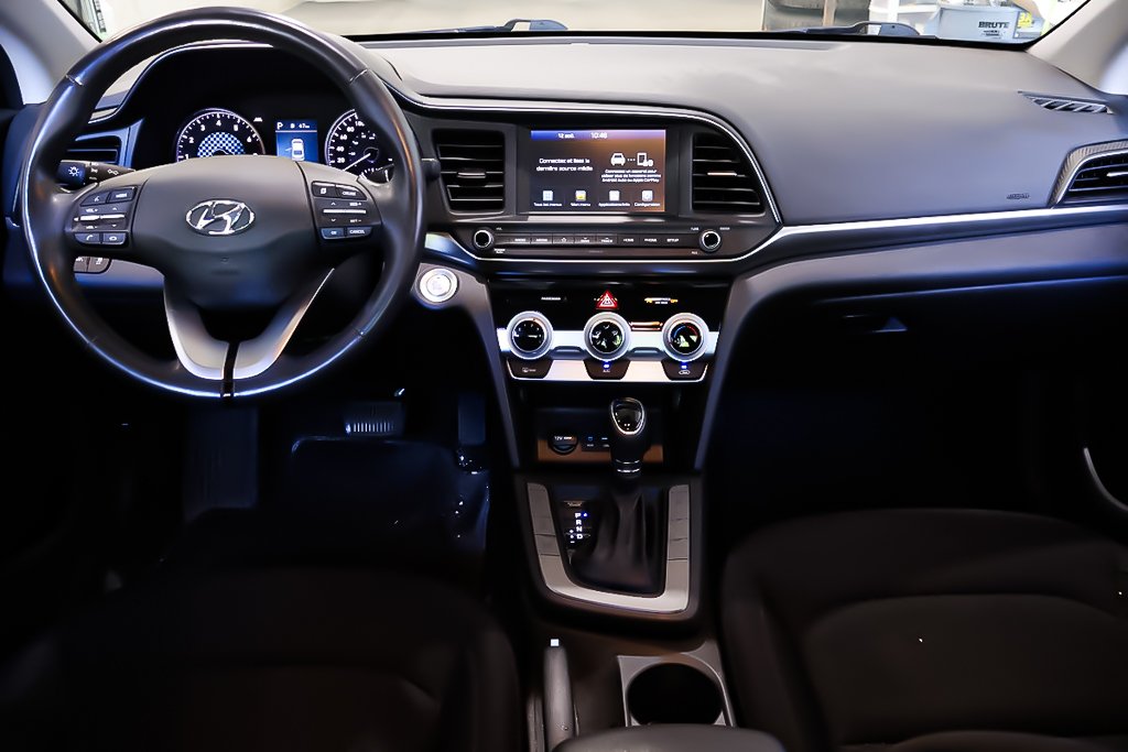 2020 Hyundai Elantra PREFERRED + ENSEMBLE SUN & SAFETY in Terrebonne, Quebec - 11 - w1024h768px