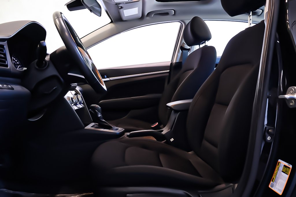 2020 Hyundai Elantra PREFERRED + ENSEMBLE SUN & SAFETY in Terrebonne, Quebec - 8 - w1024h768px