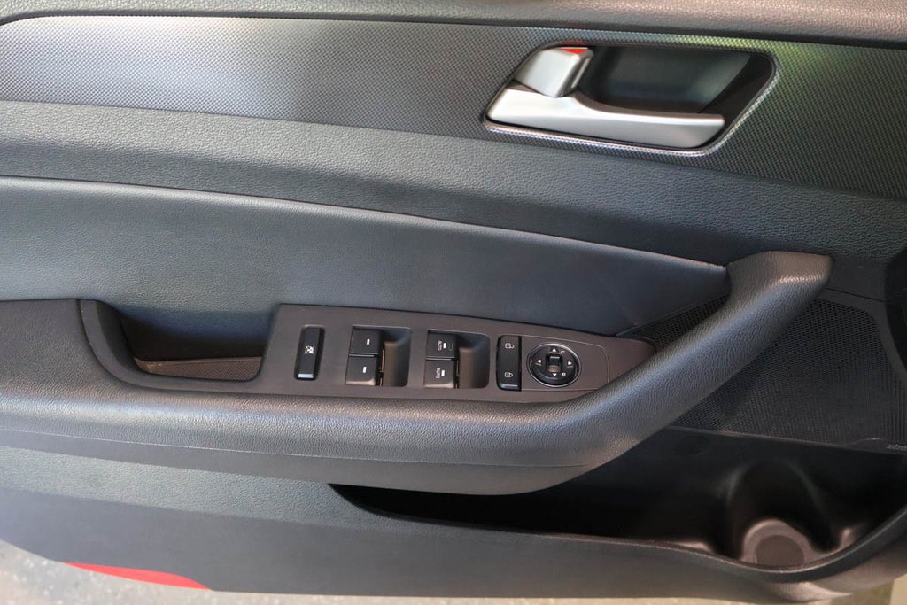 2016 Hyundai Sonata SPORT-TECH 2.4L + TOIT OUVRANT + CUIR in Terrebonne, Quebec - 27 - w1024h768px