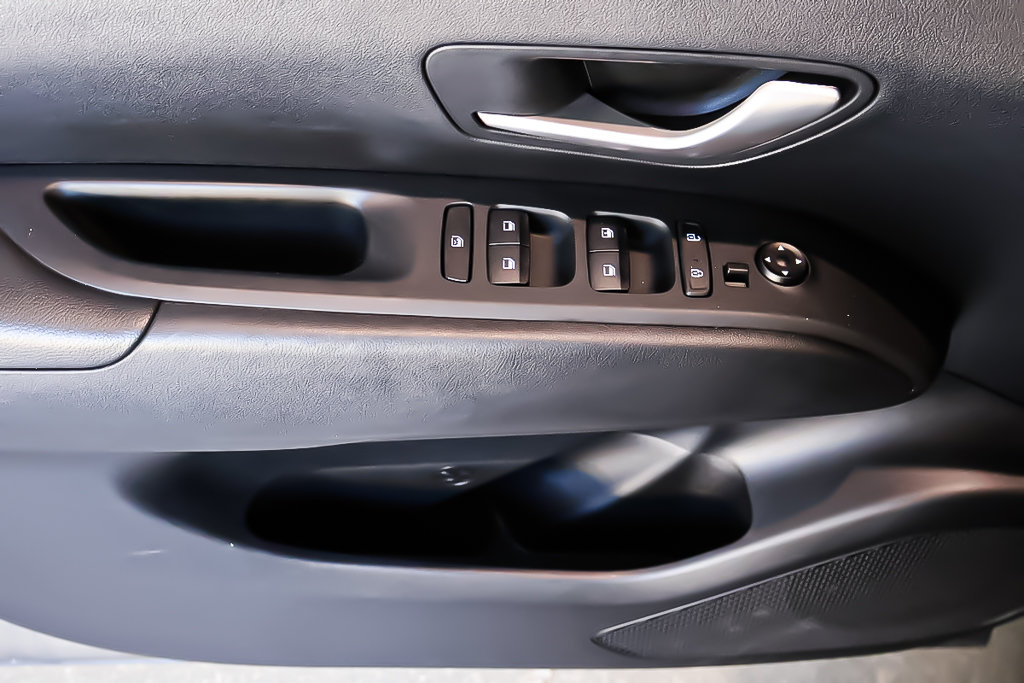2022 Hyundai Tucson ESSENTIAL + AWD + CARPLAY in Terrebonne, Quebec - 26 - w1024h768px