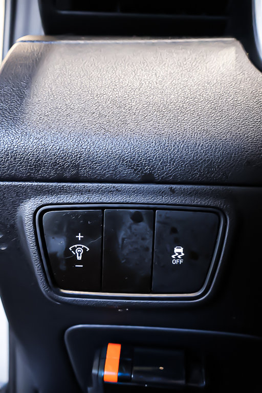 2022 Hyundai Tucson ESSENTIAL + AWD + CARPLAY in Terrebonne, Quebec - 25 - w1024h768px