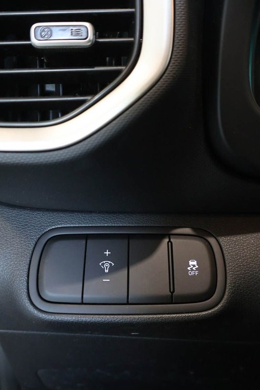 Hyundai VENUE PREFERRED + T/A + CARPLAY 2024 à Terrebonne, Québec - 25 - w1024h768px