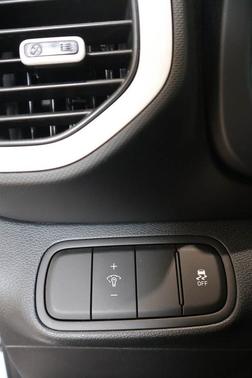 2024 Hyundai VENUE ULTIMATE + FWD + DEMARREUR + CARPLAY in Terrebonne, Quebec - 26 - w1024h768px