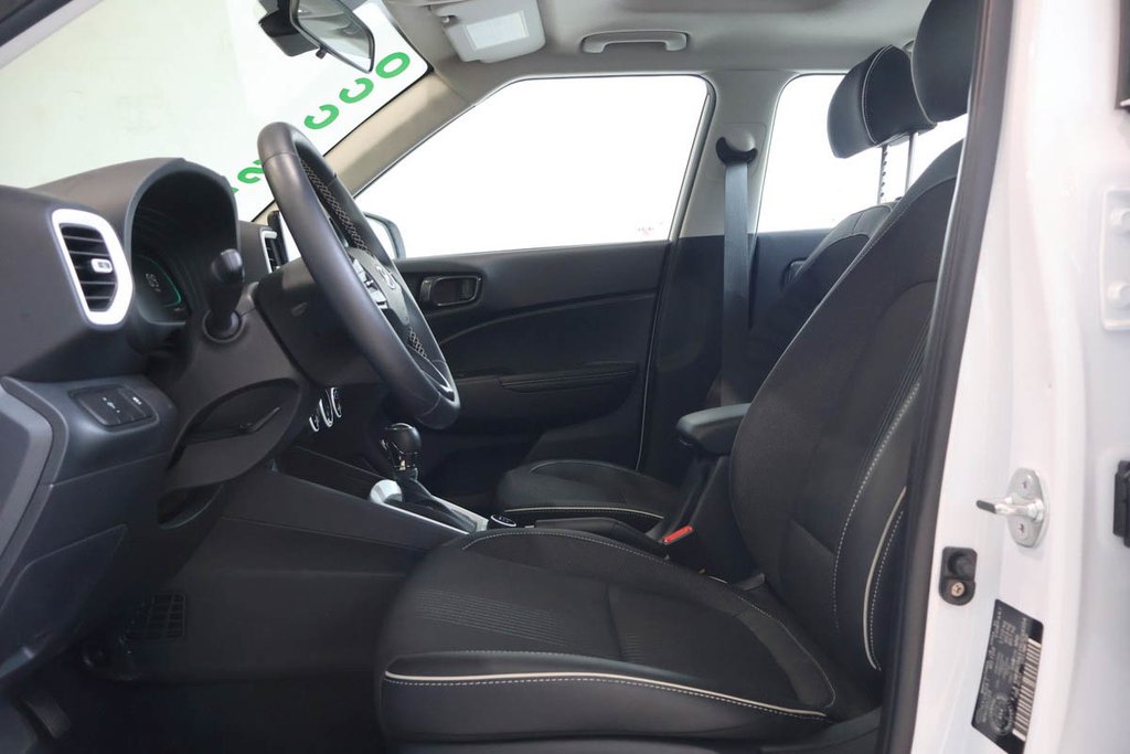 2024 Hyundai VENUE ULTIMATE + FWD + DEMARREUR + CARPLAY in Terrebonne, Quebec - 10 - w1024h768px