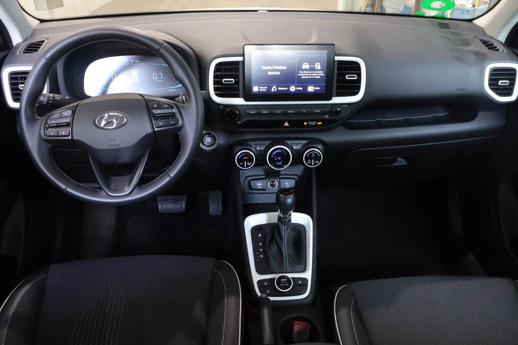 2024 Hyundai VENUE ULTIMATE + FWD + DEMARREUR + CARPLAY in Terrebonne, Quebec - 14 - w1024h768px
