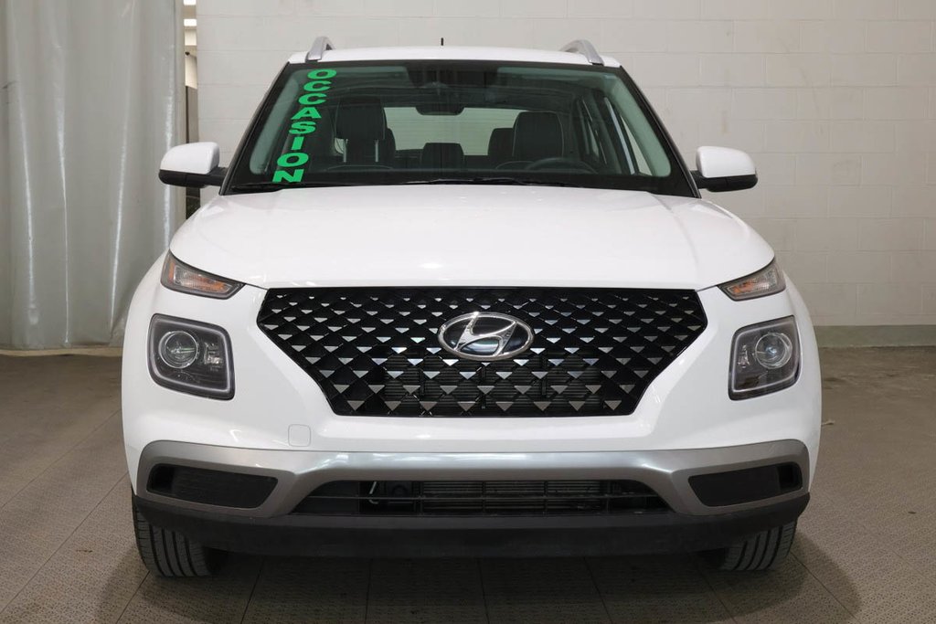 2024 Hyundai VENUE ULTIMATE + FWD + DEMARREUR + CARPLAY in Terrebonne, Quebec - 2 - w1024h768px