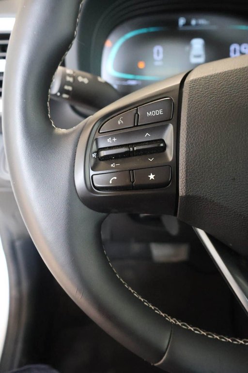 2024 Hyundai VENUE ULTIMATE + FWD + DEMARREUR + CARPLAY in Terrebonne, Quebec - 17 - w1024h768px