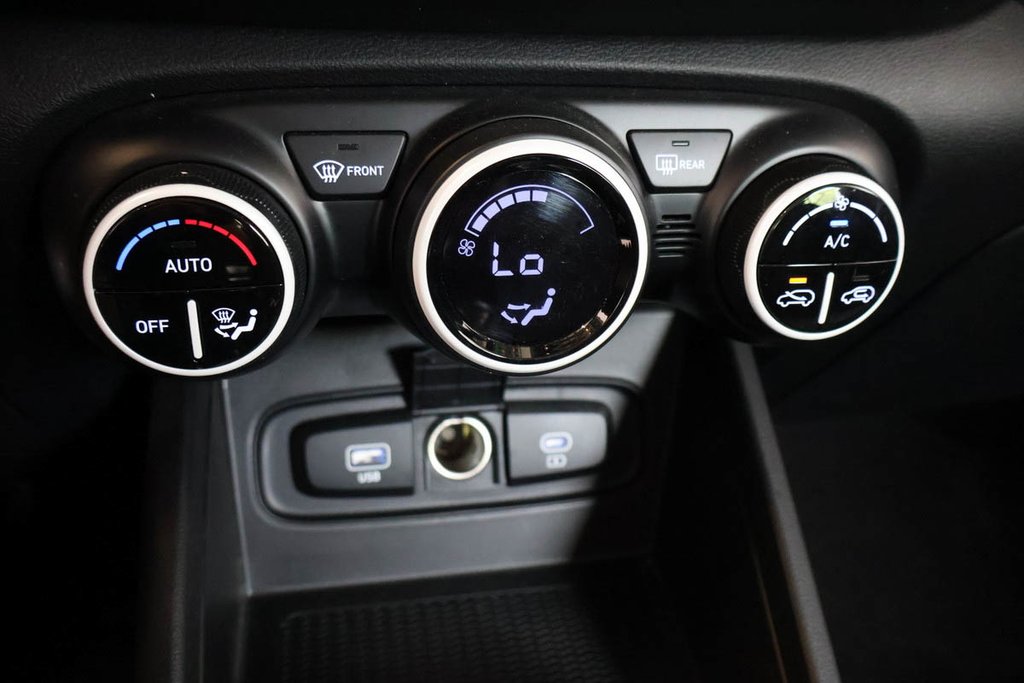2024 Hyundai VENUE ULTIMATE + FWD + DEMARREUR + CARPLAY in Terrebonne, Quebec - 23 - w1024h768px