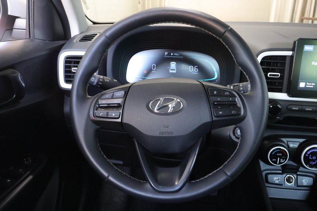 2024 Hyundai VENUE ULTIMATE + FWD + DEMARREUR + CARPLAY in Terrebonne, Quebec - 15 - w1024h768px