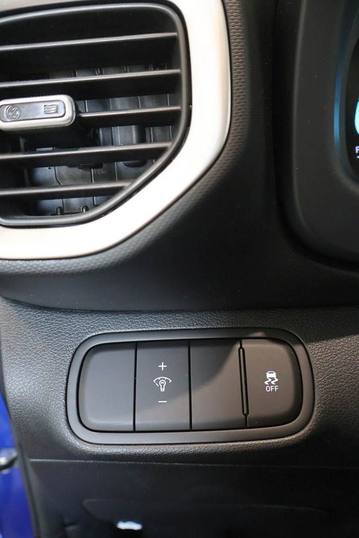 2025 Hyundai VENUE PREFERRED + SIEGES ET VOLANT CHAUFFANTS + CARPLAY in Terrebonne, Quebec - 25 - w1024h768px
