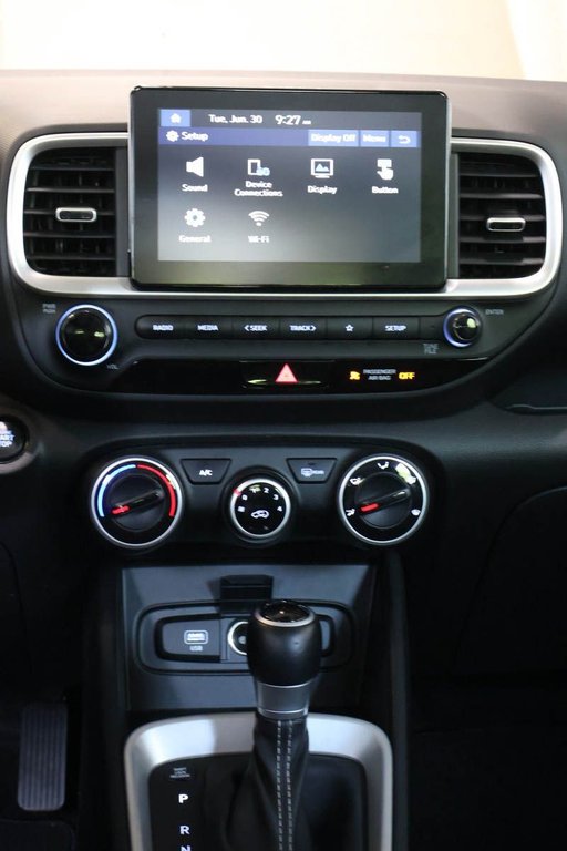 2025 Hyundai VENUE PREFERRED + SIEGES ET VOLANT CHAUFFANTS + CARPLAY in Terrebonne, Quebec - 19 - w1024h768px