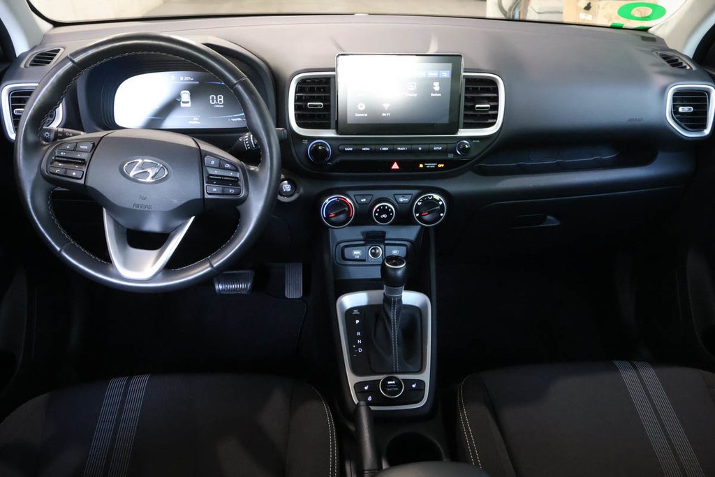 2025 Hyundai VENUE PREFERRED + SIEGES ET VOLANT CHAUFFANTS + CARPLAY in Terrebonne, Quebec - 13 - w1024h768px