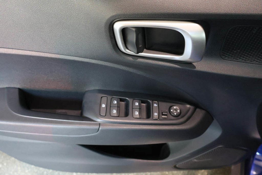 2025 Hyundai VENUE PREFERRED + SIEGES ET VOLANT CHAUFFANTS + CARPLAY in Terrebonne, Quebec - 26 - w1024h768px
