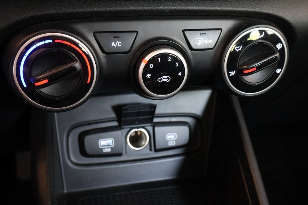 2025 Hyundai VENUE PREFERRED + SIEGES ET VOLANT CHAUFFANTS + CARPLAY in Terrebonne, Quebec - 22 - w1024h768px