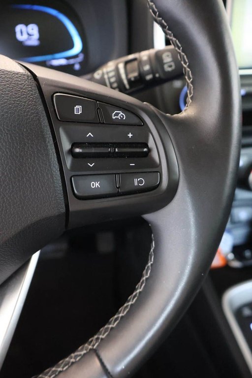 2025 Hyundai VENUE PREFERRED + SIEGES ET VOLANT CHAUFFANTS + CARPLAY in Terrebonne, Quebec - 17 - w1024h768px