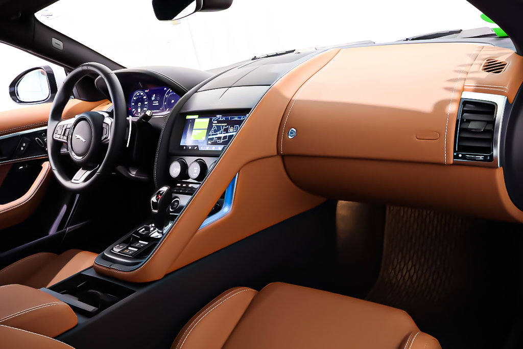 2023 Jaguar F-TYPE P450 R-DYNAMIC COUPE + 4WD + V8 5.0L in Terrebonne, Quebec - 13 - w1024h768px