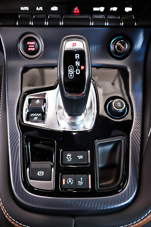 2023 Jaguar F-TYPE P450 R-DYNAMIC COUPE + 4WD + V8 5.0L in Terrebonne, Quebec - 25 - w1024h768px