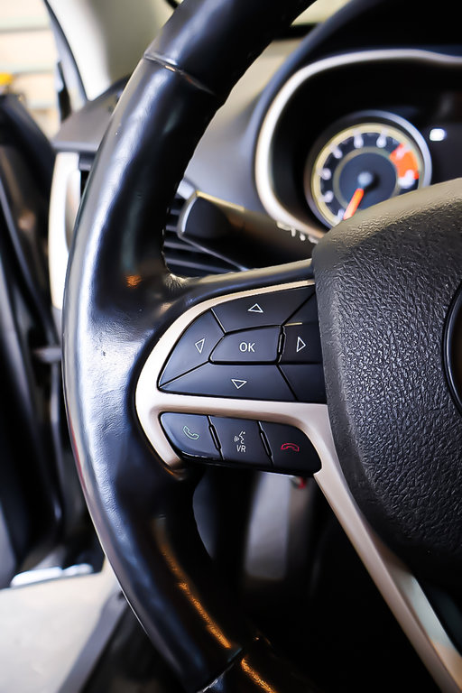 2016 Jeep Cherokee LIMITED + V6 + 4X4 + CUIR in Terrebonne, Quebec - 15 - w1024h768px