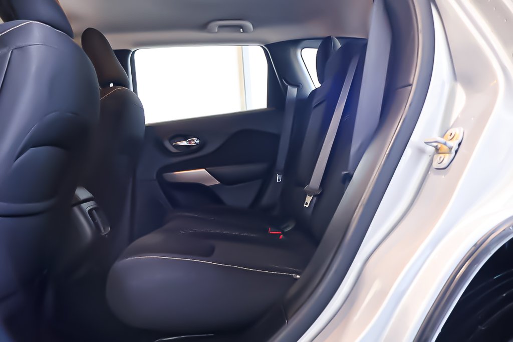 2017 Jeep Cherokee NORTH + 4X4 + ATTELAGE DE REMORQUE in Terrebonne, Quebec - 27 - w1024h768px