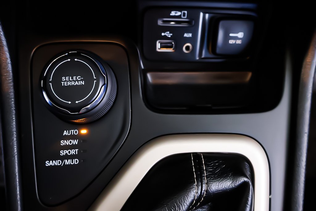 2017 Jeep Cherokee NORTH + 4X4 + ATTELAGE DE REMORQUE in Terrebonne, Quebec - 23 - w1024h768px