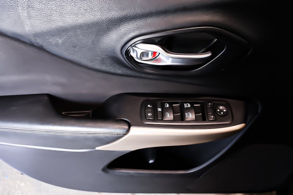 2017 Jeep Cherokee NORTH + 4X4 + ATTELAGE DE REMORQUE in Terrebonne, Quebec - 26 - w1024h768px