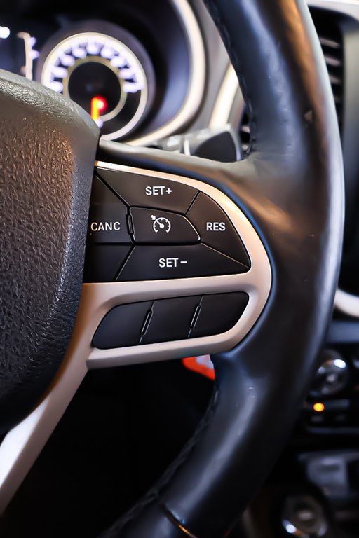 2017 Jeep Cherokee NORTH + 4X4 + ATTELAGE DE REMORQUE in Terrebonne, Quebec - 17 - w1024h768px