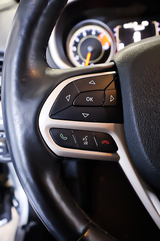 2017 Jeep Cherokee NORTH + 4X4 + ATTELAGE DE REMORQUE in Terrebonne, Quebec - 15 - w1024h768px