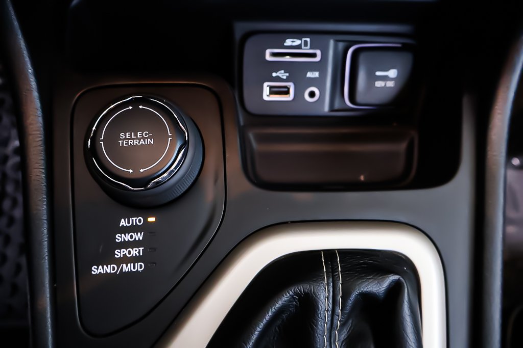 2018 Jeep Cherokee NORTH + 4X4 + ATTELAGE DE REMORQUE in Terrebonne, Quebec - 23 - w1024h768px