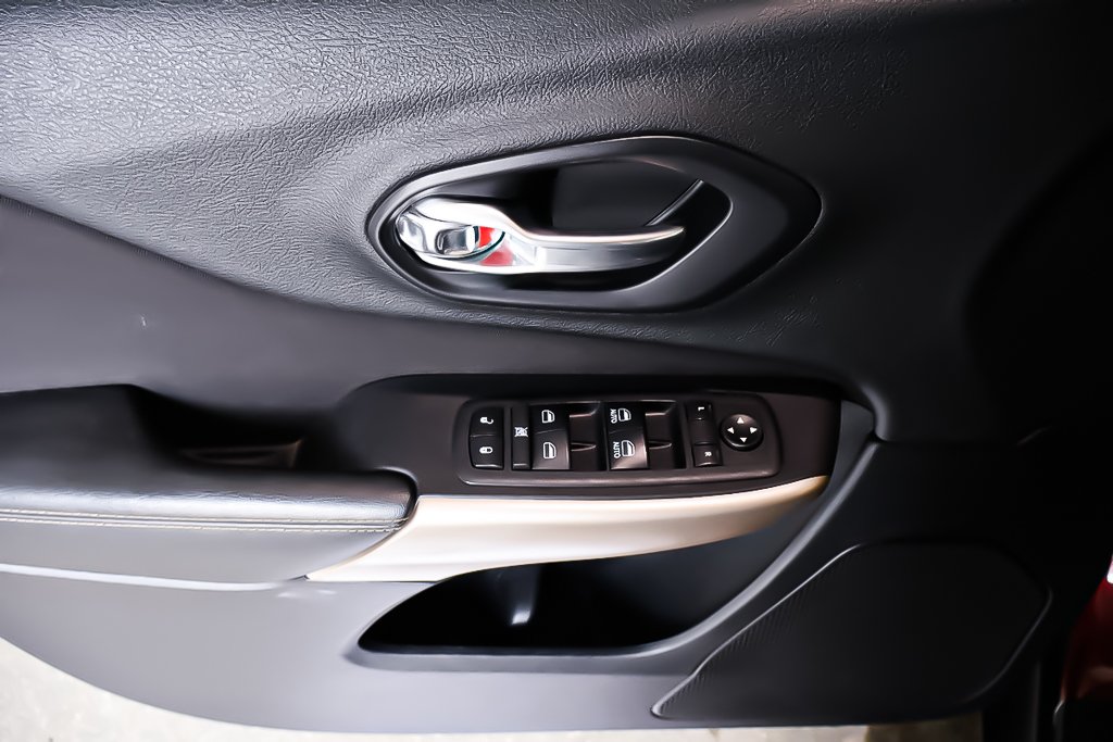 2018 Jeep Cherokee NORTH + 4X4 + ATTELAGE DE REMORQUE in Terrebonne, Quebec - 26 - w1024h768px