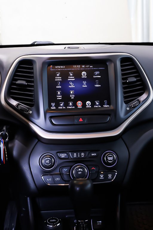 2018 Jeep Cherokee NORTH + 4X4 + ATTELAGE DE REMORQUE in Terrebonne, Quebec - 19 - w1024h768px