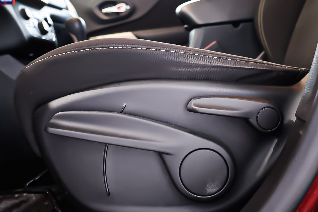 2018 Jeep Cherokee NORTH + 4X4 + ATTELAGE DE REMORQUE in Terrebonne, Quebec - 11 - w1024h768px