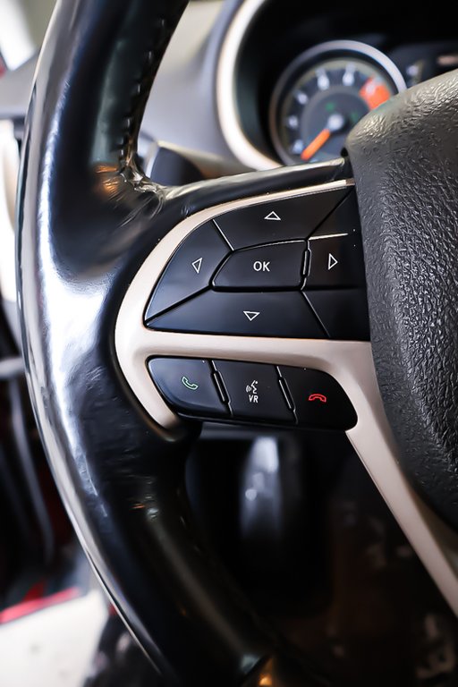 2018 Jeep Cherokee NORTH + 4X4 + ATTELAGE DE REMORQUE in Terrebonne, Quebec - 15 - w1024h768px