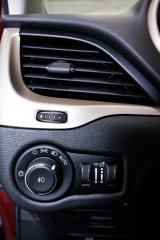 2018 Jeep Cherokee NORTH + 4X4 + ATTELAGE DE REMORQUE in Terrebonne, Quebec - 25 - w1024h768px