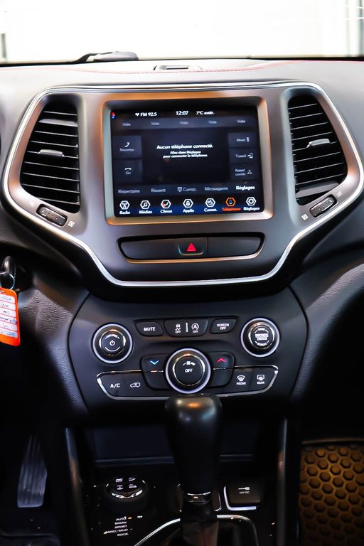 2020 Jeep Cherokee TRAILHAWK + 4X4 + V6 3.2L in Terrebonne, Quebec - 19 - w1024h768px