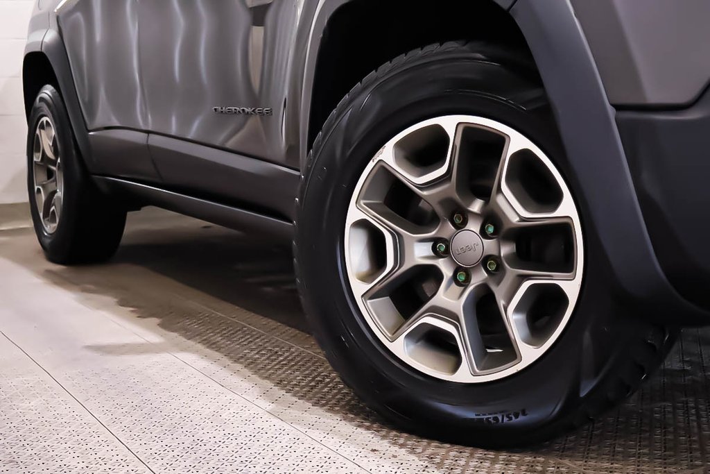 2020 Jeep Cherokee TRAILHAWK + 4X4 + V6 3.2L in Terrebonne, Quebec - 9 - w1024h768px