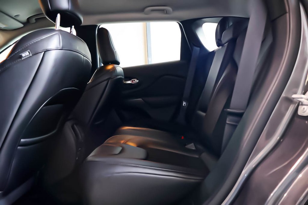 2020 Jeep Cherokee TRAILHAWK + 4X4 + V6 3.2L in Terrebonne, Quebec - 27 - w1024h768px