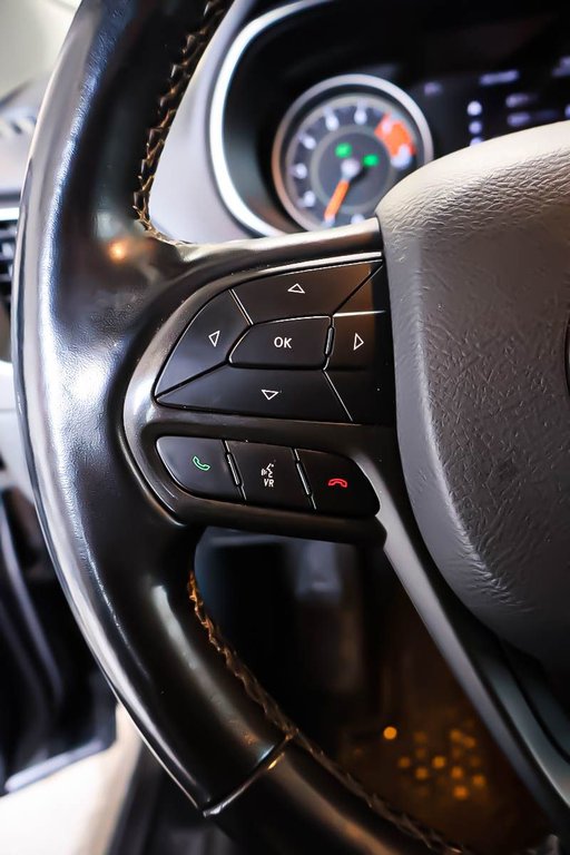2020 Jeep Cherokee TRAILHAWK + 4X4 + V6 3.2L in Terrebonne, Quebec - 15 - w1024h768px