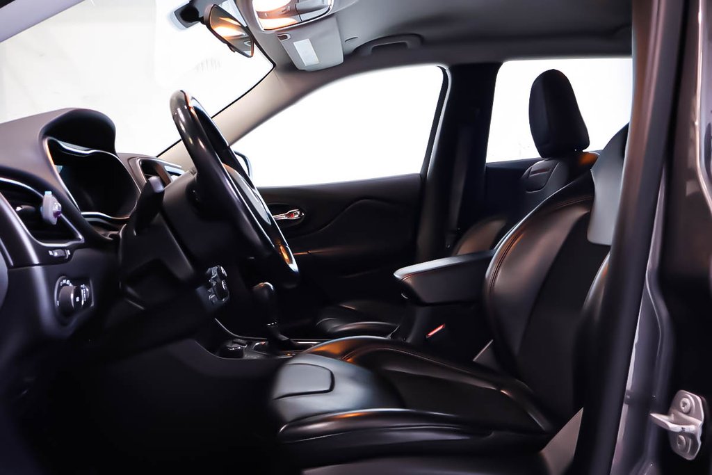 2020 Jeep Cherokee TRAILHAWK + 4X4 + V6 3.2L in Terrebonne, Quebec - 10 - w1024h768px