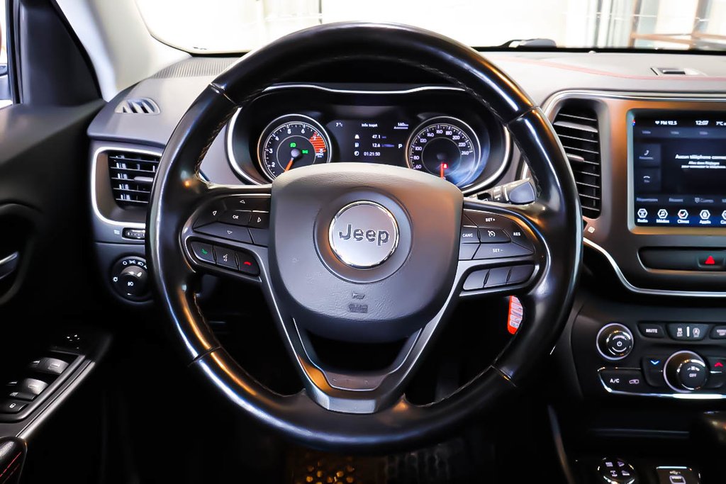 2020 Jeep Cherokee TRAILHAWK + 4X4 + V6 3.2L in Terrebonne, Quebec - 14 - w1024h768px