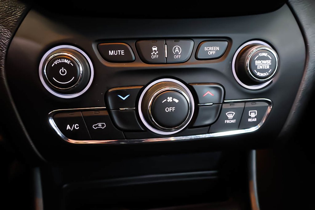 2020 Jeep Cherokee TRAILHAWK + 4X4 + V6 3.2L in Terrebonne, Quebec - 22 - w1024h768px