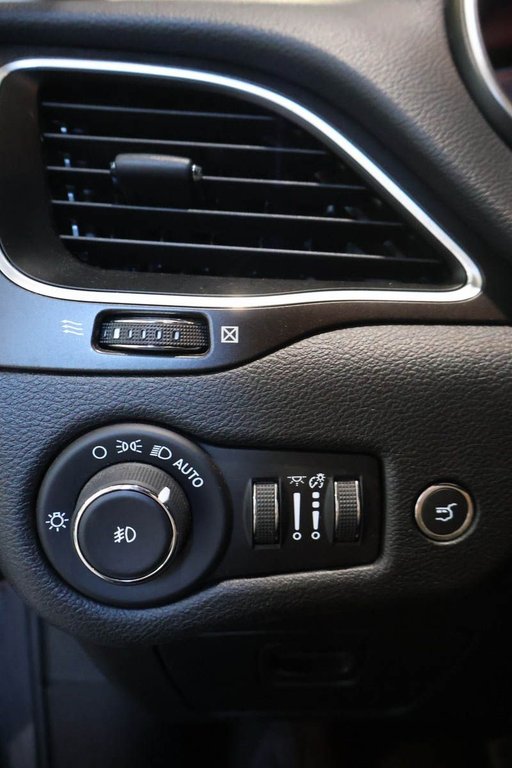 2020 Jeep Cherokee TRAILHAWK + 4X4 + TOIT OUVRANT PANO in Terrebonne, Quebec - 27 - w1024h768px