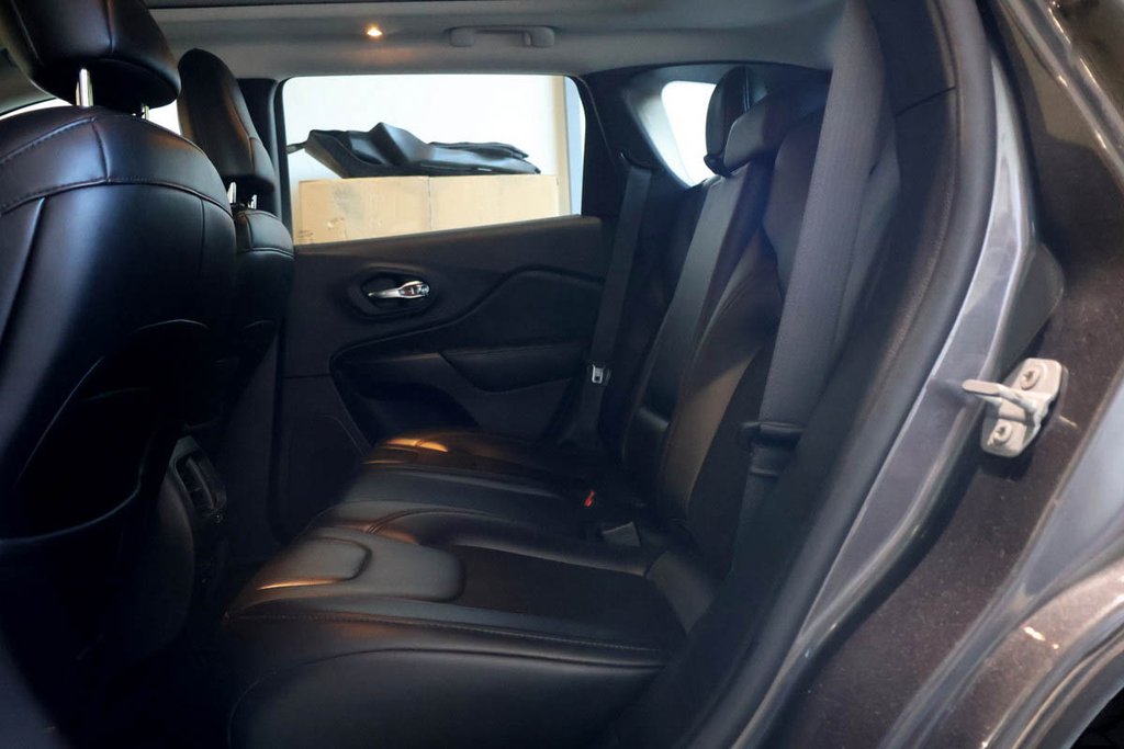 2020 Jeep Cherokee TRAILHAWK + 4X4 + TOIT OUVRANT PANO in Terrebonne, Quebec - 30 - w1024h768px