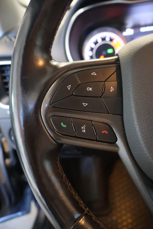 2020 Jeep Cherokee TRAILHAWK + 4X4 + TOIT OUVRANT PANO in Terrebonne, Quebec - 17 - w1024h768px