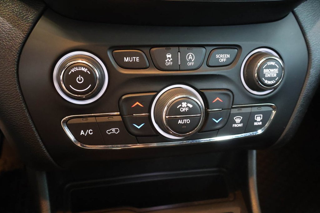 2020 Jeep Cherokee TRAILHAWK + 4X4 + TOIT OUVRANT PANO in Terrebonne, Quebec - 25 - w1024h768px