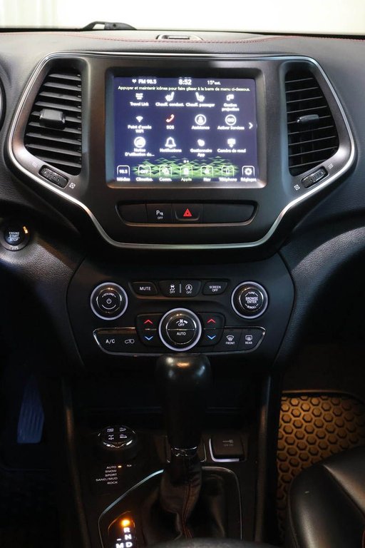 2020 Jeep Cherokee TRAILHAWK + 4X4 + TOIT OUVRANT PANO in Terrebonne, Quebec - 21 - w1024h768px