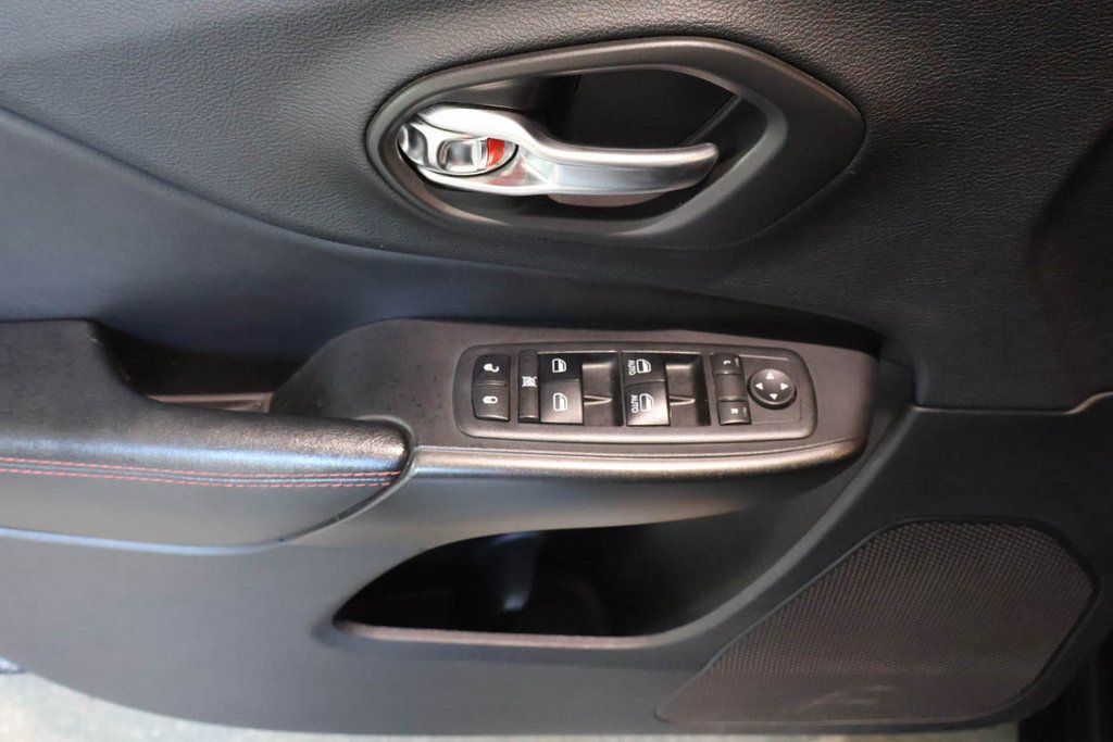 2020 Jeep Cherokee TRAILHAWK + 4X4 + TOIT OUVRANT PANO in Terrebonne, Quebec - 29 - w1024h768px