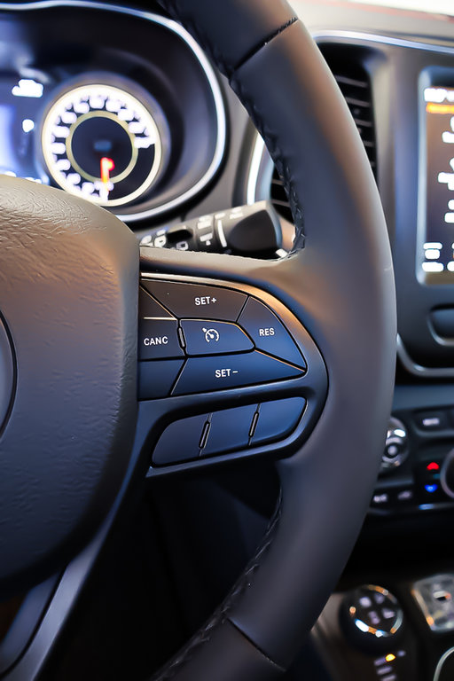 2022 Jeep Cherokee TRAILHAWK in Terrebonne, Quebec - 14 - w1024h768px