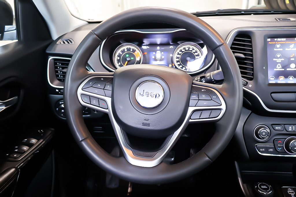 2022 Jeep Cherokee ALTITUDE + 4X4 + TOIT OUVRANT PANO + CUIR in Terrebonne, Quebec - 15 - w1024h768px