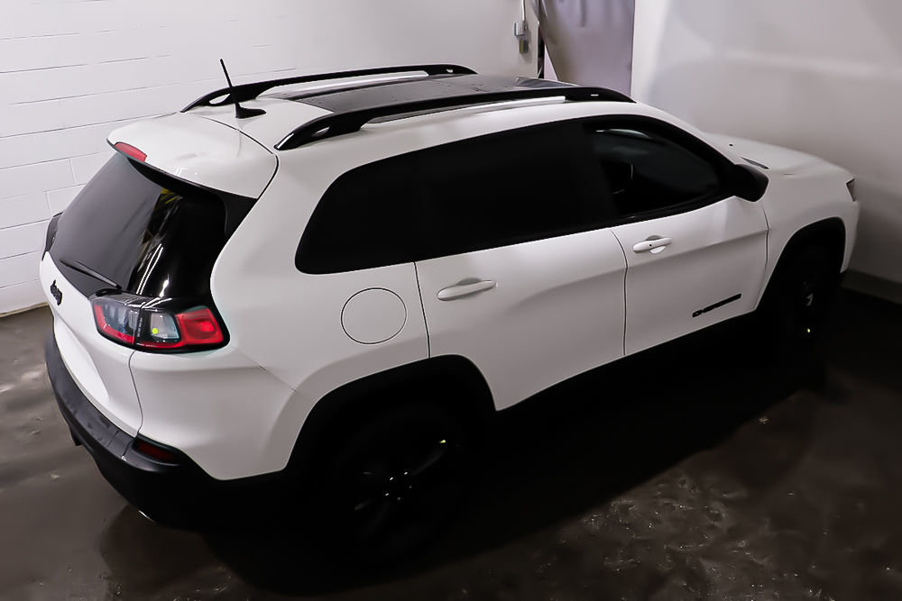 2022 Jeep Cherokee ALTITUDE + 4X4 + V6 + TOIT OUVRANT PANO + CUIR in Terrebonne, Quebec - 4 - w1024h768px